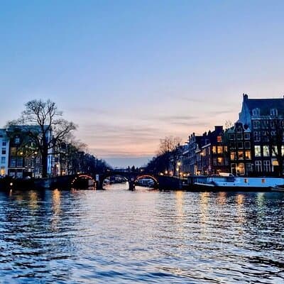 Amsterdam Evening Cruise in Small Group 2