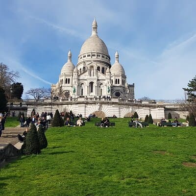 Montmartre Sacré Coeur and Moulin Rouge best shops and cafés