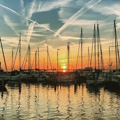 Volendam: E-bike rental with suggested countryside- and fisherman village route 5