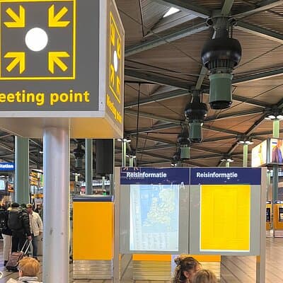 Private departure transfer from Amsterdam to Schiphol Airport (AMS) 3