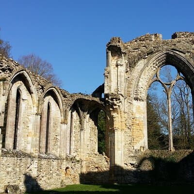 Minibus from Heathrow Airport to Southampton via Netley Abbey 5