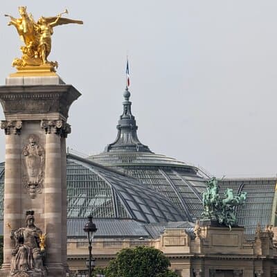 4-Hour Private Tour in Paris in a Vintage Car 2