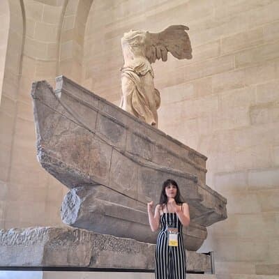 Louvre Museum Skip the Line Guided Tour with Artist 5