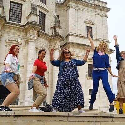 Private Tuk Tuk of the Old Town Lisbon and Street Art Highlights 4