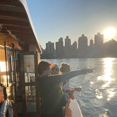 New York Urban Wildlife Sunset Boat Tour