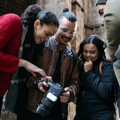 Shine in the Streets of Barcelona: cinematic & candid photos 3