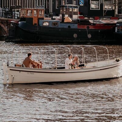 Amsterdam: Private Canal Cruise with Prosecco and Dutch Snacks 4