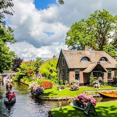 Giethoorn Day Trip from Amsterdam – Private Tour & Canal Boat 2