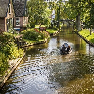 Giethoorn Day Trip from Amsterdam – Private Tour & Canal Boat 4