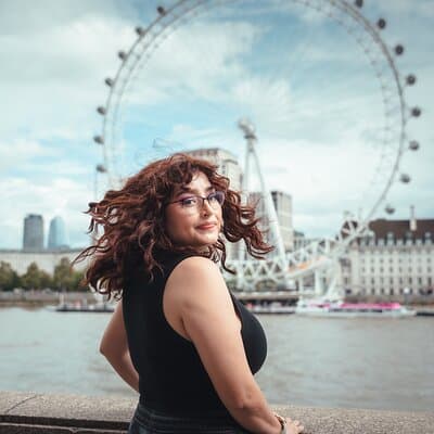 Iconic London Portraits Tour with Expert Local Photographer
