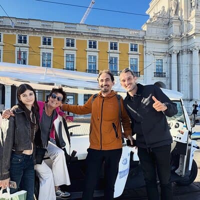 Tuk-Tuk Lisbon: Alfama, Viewpoints & Local Flavors