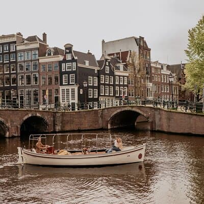 Amsterdam: Private Canal Cruise with Prosecco and Dutch Snacks 3