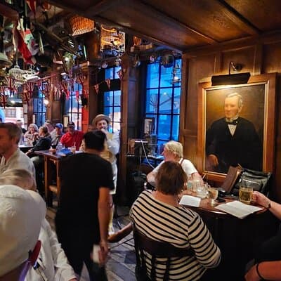 Pub Crawl and Sing along London Experience 3