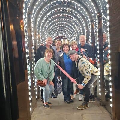 Pub Crawl and Sing along London Experience 4
