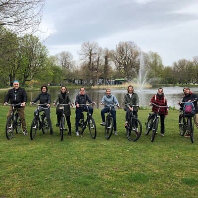 Daily group bike tour in Spanish.