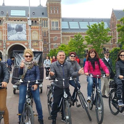 Daily group bike tour in Spanish. 5
