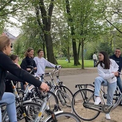 Explore Amsterdam by Bike in the Company of a French Local Guide 3