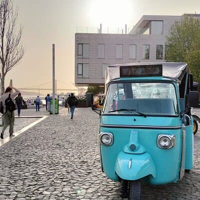 Private Tuk Tuk Tour 1h30 to Lisbon