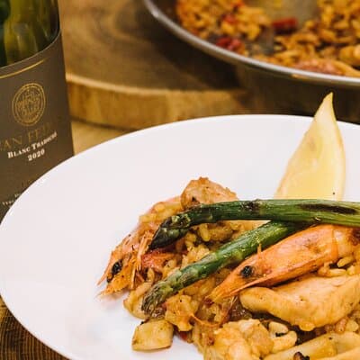 Private Cava Sabrage and Paella Class in Barcelona 2