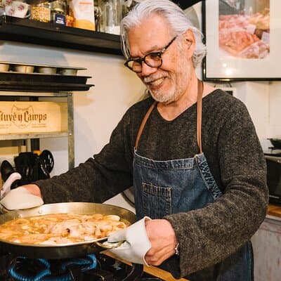 Private Cava Sabrage and Paella Class in Barcelona 4