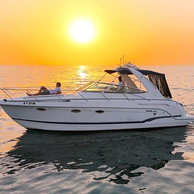 Dubai: Private Yacht Cruise on a 34 Ft Yacht