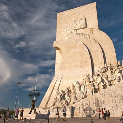 Lisbon Golden Age 4H Private Tour with Van and Local Guide