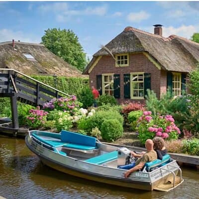 Giethoorn Private Day Tour From Amsterdam (Including Boat Tour!) 4