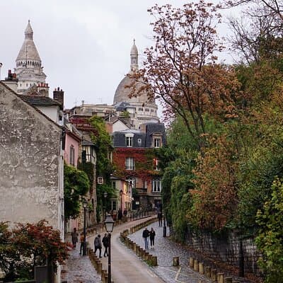 Group tour of the Montmartre district in Italian 4