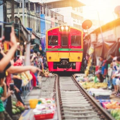 Maeklong Railway and Damnoen Saduak Floating Market Tour 3