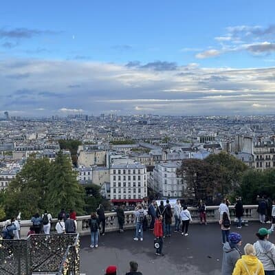 Walking Tour of Montmartre for Families with Kids 5