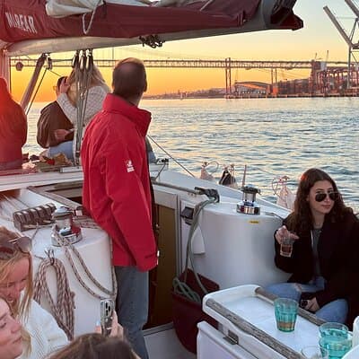 2 Hours Private Sailing Tour with Wine and Snacks 5