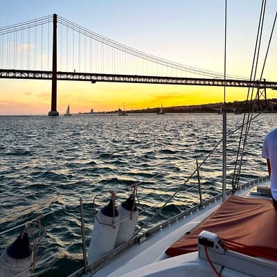 2 Hours Private Sailing Tour with Wine and Snacks 2