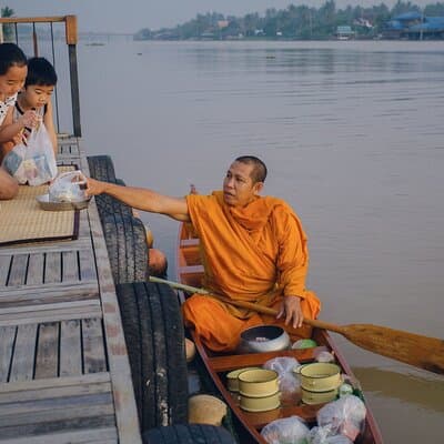 Private 2 Days Maeklong Railway Market, Amphawa & Ayutthaya Tour 5