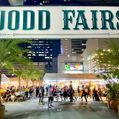 Maeklong Railway and Damnoen Saduak Floating Market Tour 4