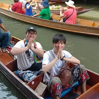 Maeklong Railway and Damnoen Saduak Floating Market Tour 5