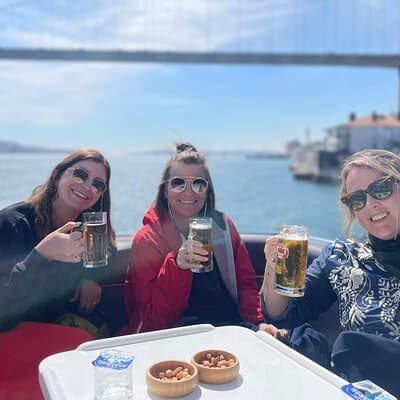 Bosphorus Yacht Cruise with Stop on the Asian Side 4