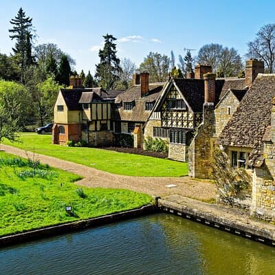 Private Chauffeured Tour to Hever Castle from London 3