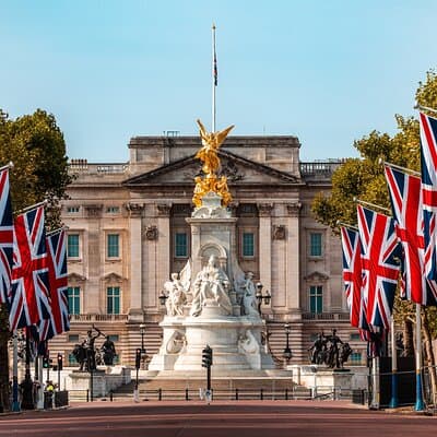 Private sightseeing chauffeured tour of London 4
