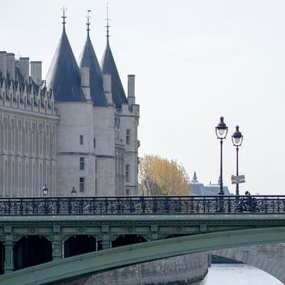 Historic Left Bank Walking Tour in Paris 4