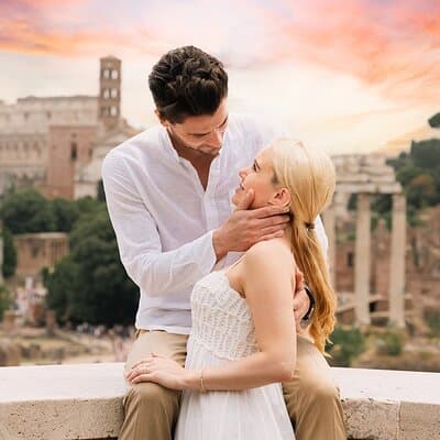 Rome: Private Colosseum Photoshoot with Local Photographer 2