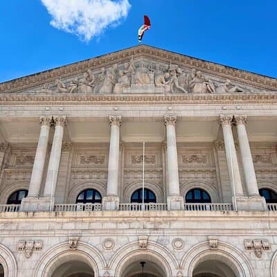 Private Tour DE Tuk Tuk Chiado and Bairro Alto in Lisbon 4