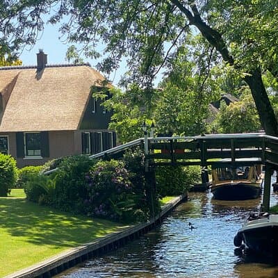 Private Tour to Giethoorn, Zaanse Schans and Windmills 3