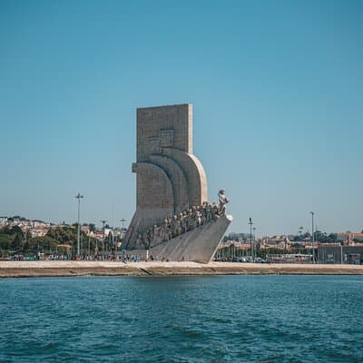 2H Lisbon Private Luxury Catamaran Tour with Welcome Drink 4