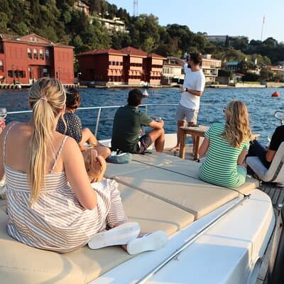 Small Group Yacht Tour With Unlimited Wine, Fruits & Mixed Nuts 4