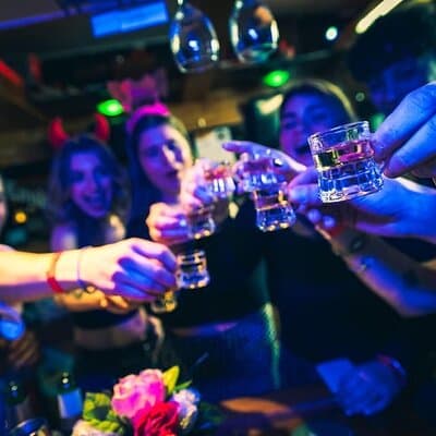 New Year's Eve Pub Crawl With Optional Club Entrance