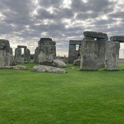 Full Day Private Trip to Stonehenge, Bath, and Cotswolds