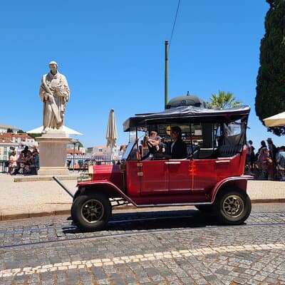 1h Classic Tuk Lisbon: One Hour of History & Charm 4