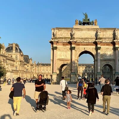 Paris Full Day Live Guided Tour, Eiffel Tower, Louvre, Montmartre 4