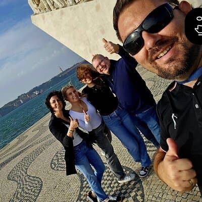 Walking Tour in Alfama with Castle and Belém by Car