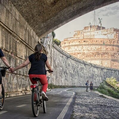 Rome : E-Bike on the Tiber, Family Tour (95% Cycle Path)